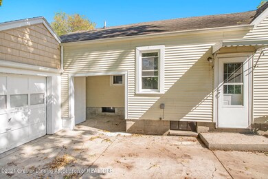 Attached Garage