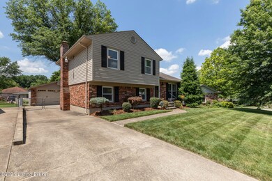 8302 Herrington Ct, Louisville, KY 40228 - photo 2
