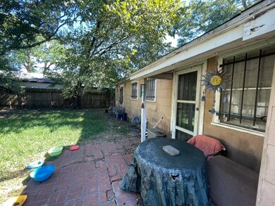 7435 Kingsley St, Houston, TX 77087 - photo 3