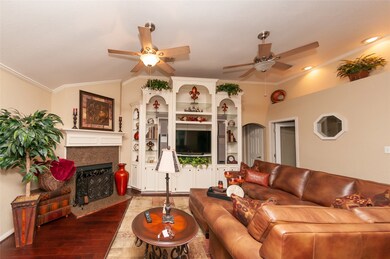 2830 Community Dr, Alvin, TX 77511 - photo 2