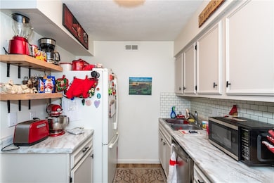 7815 N Main St unit 14, Dayton, OH 45415 - photo 6