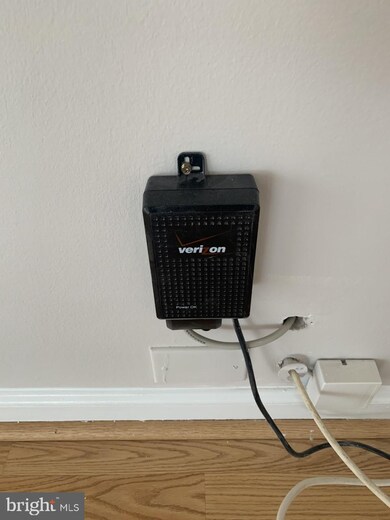 8110E Colony Point Rd unit 218, West Springfield, VA 22152 - photo 2