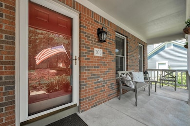 5-web-or-mls-709-tim-tam-ave