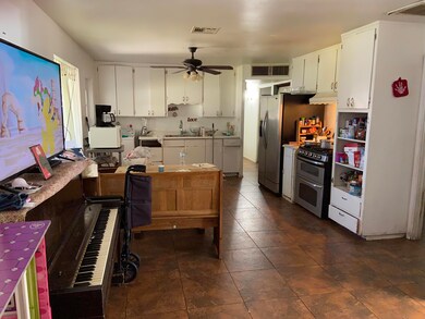 Eat-in Kitchen