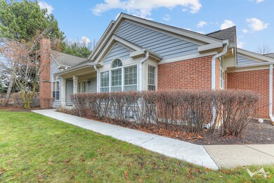 112 Penn Ct unit 20LJ11, Glenview, IL 60026 - photo 2