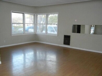 #049-007017 - LIVING ROOM
