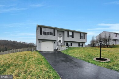 185 Asbury Ct, Mount Wolf, PA 17347 - photo 2