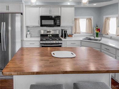 153 Finch Ln, Bath, PA 18014 - photo 4