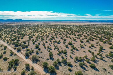 0 N Feather Mountain Rd unit PAR1061273, Paulden, AZ 86334 - photo 6