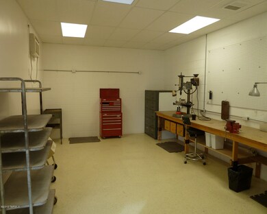 6-4080Garage_Office1