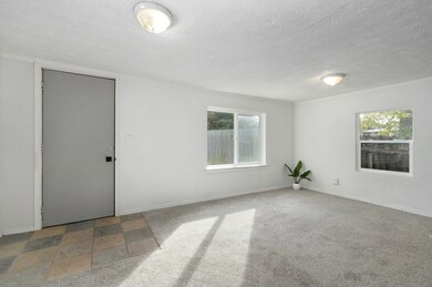 1515 N Oak Grove Ave-7