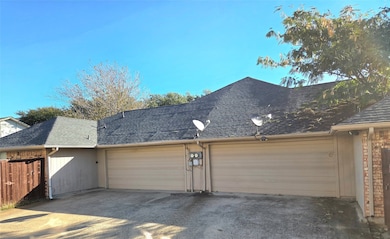 4010 Saint Christopher Ln unit 40, Dallas, TX 75287 - photo 2