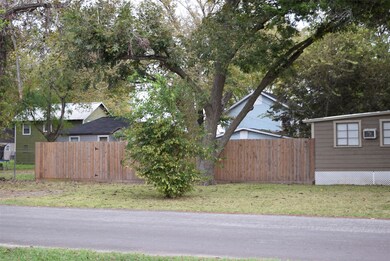 1501 4th St, Bay City, TX 77414 - photo 5