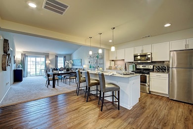 4215 Pond Willow Rd, Naperville, IL 60564 - photo 3