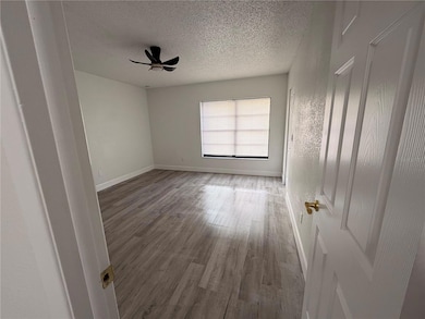 10507 Parkcrest Dr, Tampa, FL 33624 - photo 2