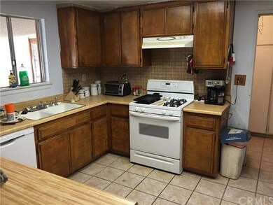 13745 Deauville Dr, Victorville, CA 92395 - photo 6