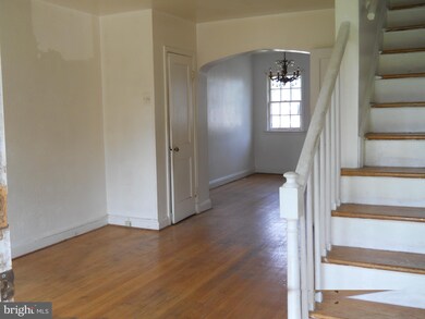 2944 Edgecombe Cir N, Baltimore, MD 21215 - photo 2