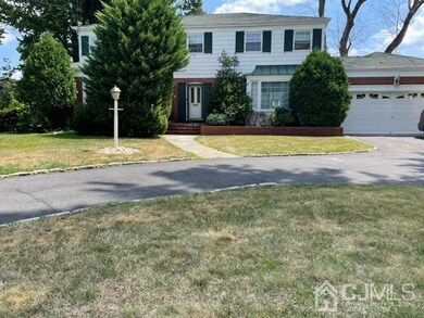 Front of House featuring 2 car garage