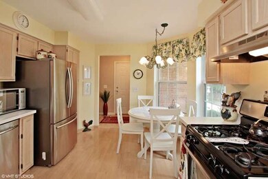 110 Huntington St unit A, Lake Bluff, IL 60044 - photo 2