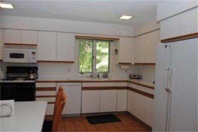 39 Myles Standish Dr, North Dartmouth, MA 02747 - photo 4