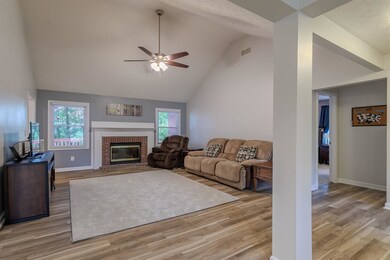 4422 Summer Creek Ln, Newburgh, IN 47630 - photo 5