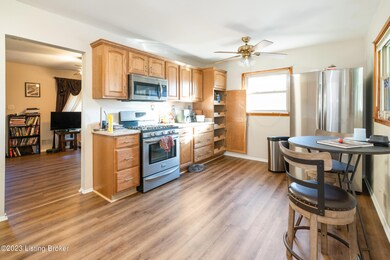 9224 Lantana Dr, Louisville, KY 40229 - photo 4