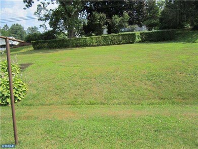 1652 Oak St, Coatesville, PA 19320 - photo 4