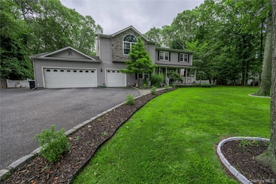 21 Locust Ave S, Medford, NY 11763 - photo 3