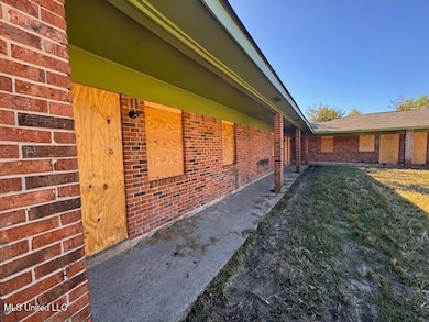 3901 Camellia St, Moss Point, MS 39563 - photo 3