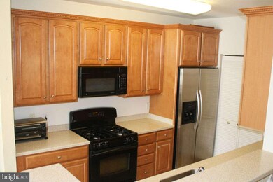 13062 Marcey Creek Rd, Herndon, VA 20171 - photo 2