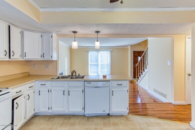 6913 Beard Ct, Louisville, KY 40228 - photo 5