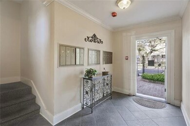 FOYER/LOBBY