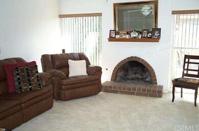 SPACIOUS LIVING ROOM WITH A COZY FIREPLACE
