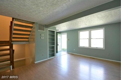 8152 Willowdale Ct, Springfield, VA 22153 - photo 3