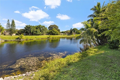 100 Park Rd N unit 2, Royal Palm Beach, FL 33411 - photo 4