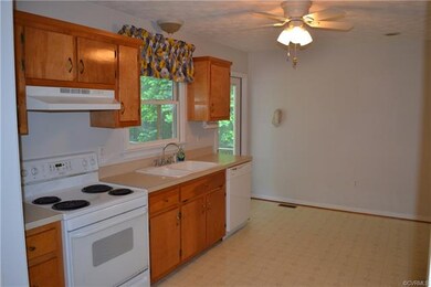 Eat-in Kitchen