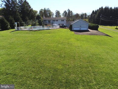 8573 Orchard Rd, Coopersburg, PA 18036 - photo 4