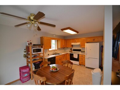 Nice open kitchen!