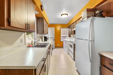 709 W Jefferson St, Waupun, WI 53963 - photo 3