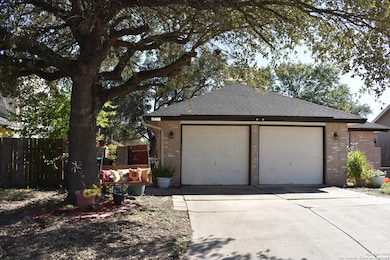 11406 Hatchet Pass Dr, San Antonio, TX 78245 - photo 2