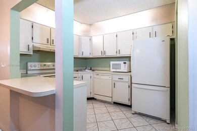 109 Lake Pine Cir unit D-1, Greenacres, FL 33463 - photo 6