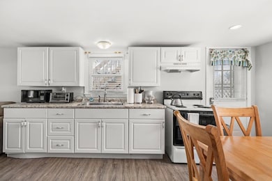 8 Commonwealth Ave unit 1 down, Salisbury, MA 01952 - photo 4