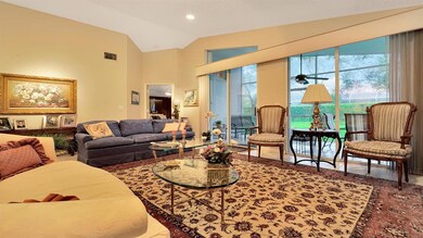 Living area (3)