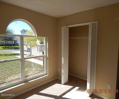 FRONT BEDROOM