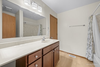1811 Schmale Ct unit 2, Glendale Heights, IL 60139 - photo 5