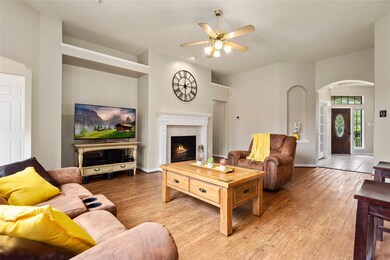 23946 Dorrington Estates Ln, Conroe, TX 77385 - photo 5