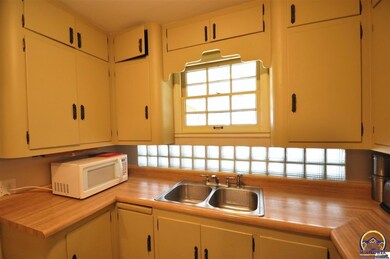 315 SW Hillside Ave, Topeka, KS 66611 - photo 5