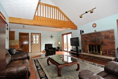 203 Clifton Dr, Bushkill, PA 18324 - photo 5