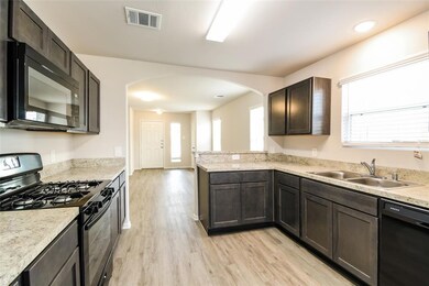 1501 Dove Cir, Ennis, TX 75119 - photo 5