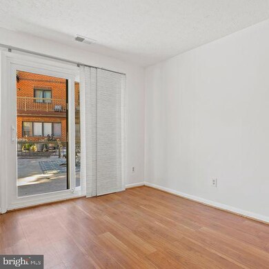 8 Russell Ave unit 202, Gaithersburg, MD 20877 - photo 7